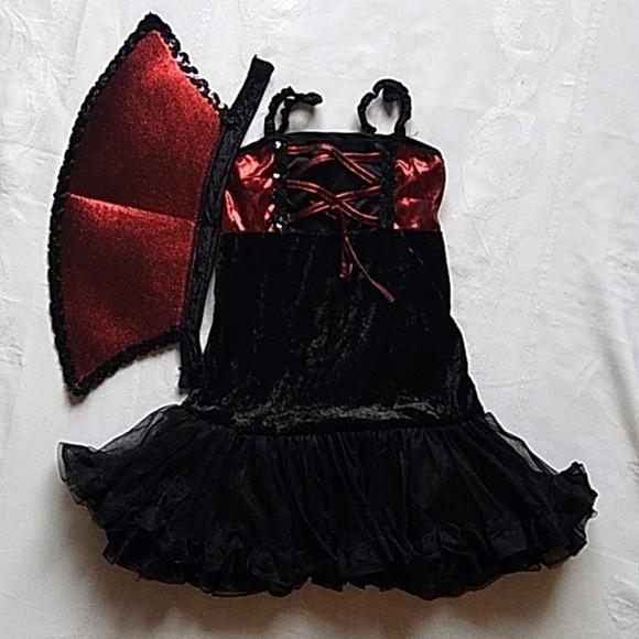 Spirit Halloween 2 Piece Female Vampire Costume - Picture 1 of 8